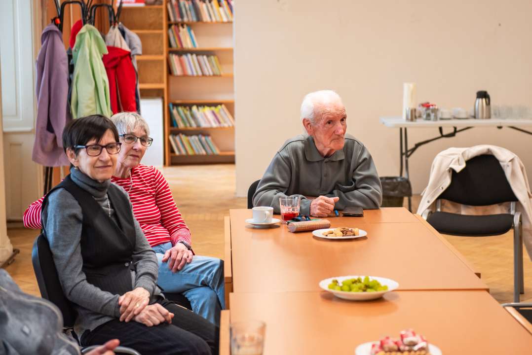 POSEZ: posezení se seniory / říjen 2025